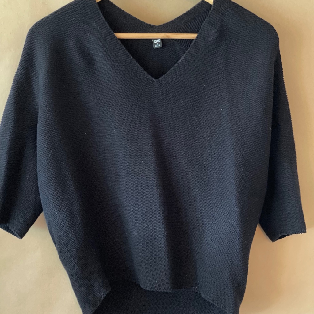 Super Versatile V-Neck Uniqlo Black Sweater - Size S - 100% Cotton Goodness!
